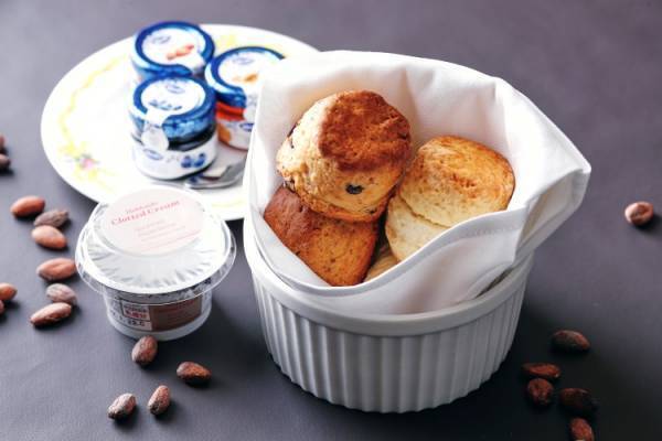 初夏にふさわしい軽やかなチョコレートデザートを堪能する、ウェスティンホテル東京のアフタヌーンティー