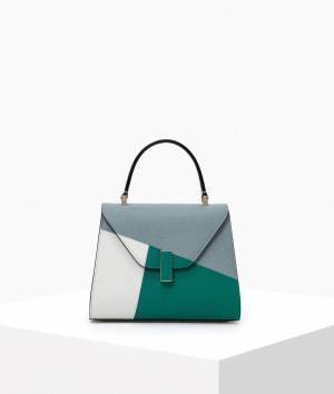 ヴァレクストラが新宿伊勢丹1階 ザ・ステージでポップアップを開催。新モデルの先行販売や限定カラーが登場