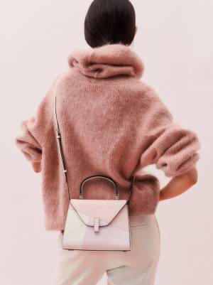 ヴァレクストラが新宿伊勢丹1階 ザ・ステージでポップアップを開催。新モデルの先行販売や限定カラーが登場