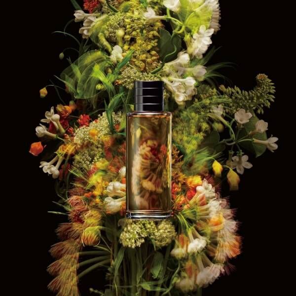 東信が表現したメゾン クリスチャン ディオールの香りの世界。花への情熱と香りの芸術を感じさせる美しいコラボレーション