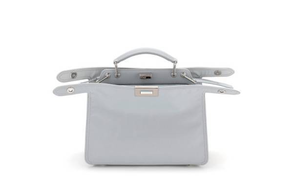 フェンディが春の新色をまとったサステナブルな「ピーカブー アイシーユー」を発表