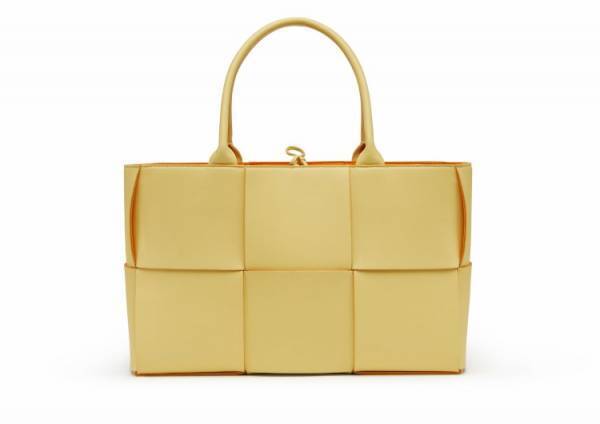 ボッテガ・ヴェネタが新宿伊勢丹 ザ・ステージでポップアップを開催。