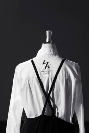 Y'sが創作を介して50年のヒストリーを振り返る「Y's 1972」コレクションを発表