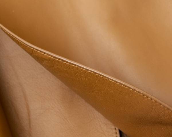 ジョルジオ アルマーニのメイド トゥ オーダーに上質を極めた素材、グローブレザーのジャケットが登場