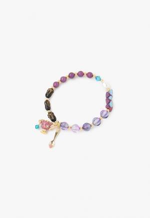 アナ スイからティーポットなどのカトラリーをファンタジックに表現したアクセサリーが登場