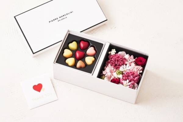 華やかなセットで感謝の気持ちを届けます ピエール マルコリーニのチョコレートとプリザーブドフラワーを組み合わせた母の日ギフト 22年4月18日 ウーマンエキサイト 1 3