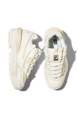 バーニーズとフィラのコラボスニーカーが限定発売。 モダンな質感とアイコニックなデザインを表現