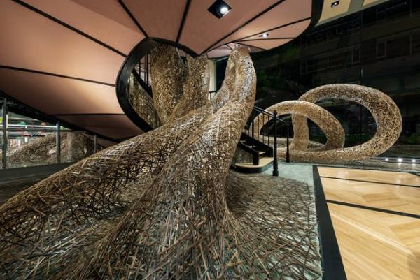 グッチ並木が一周年。バンブーをテーマに四代田辺竹雲斎氏によるインスタレーションがスタート