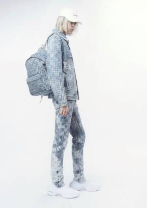 ジバンシィから全体がニットで構成された革新的なメンズスニーカー「TK-360」が登場