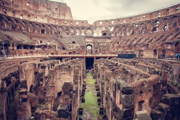 写真家・笠原秀信による旅をテーマにしたオンラインExhibition「THE ROAD」。第5弾はイタリア・ローマ（前編）