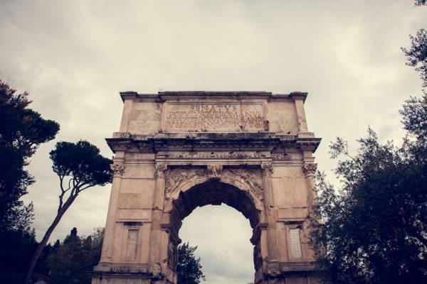 写真家・笠原秀信による旅をテーマにしたオンラインExhibition「THE ROAD」。第5弾はイタリア・ローマ（前編）