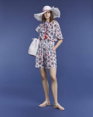 夏のリゾートシーンにぴったり! エンポリオ アルマーニから2つのカプセルコレクションが登場