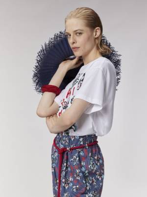 夏のリゾートシーンにぴったり! エンポリオ アルマーニから2つのカプセルコレクションが登場