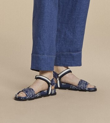 夏のリゾートシーンにぴったり! エンポリオ アルマーニから2つのカプセルコレクションが登場