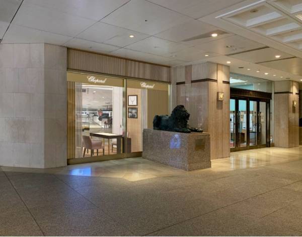 ショパールが最新のコンセプトを導入した直営ブティック「ショパール ブティック 福岡三越店」をオープン