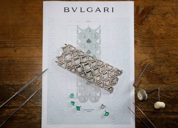 エリザベス女王の在位70周年を記念した世界でひとつのハイジュエリーコレクション「ジュビリー エメラルド ガーデン」