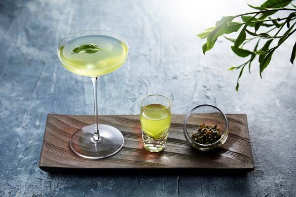 ザ・リッツ・カールトン京都が宇治最古の茶園を受け継ぐ「堀井七茗園」とコラボ! 今が旬の新茶を使用した期間限定カクテルを提供