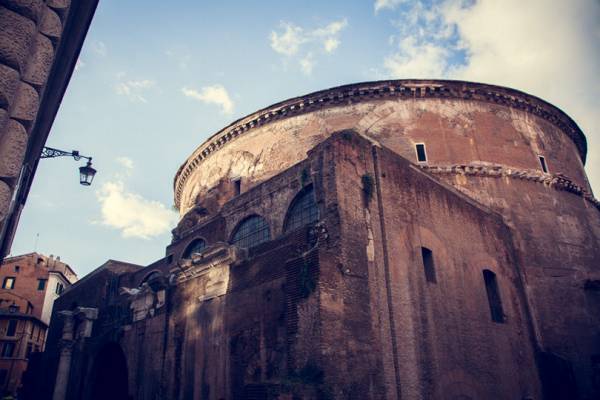 写真家・笠原秀信による旅をテーマにしたオンラインExhibition「THE ROAD」。第6弾はイタリア・ローマ（後編）