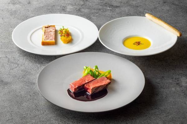 コンラッド東京のシェフたちが考案する、盛夏に食欲をそそる期間限定メニュー