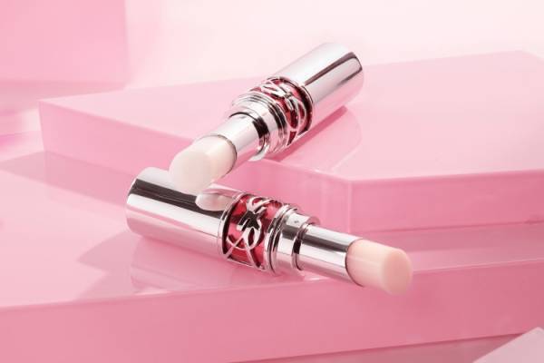 YSLのリップコレクションに、夏の陽射しに透けて軽やかさが映えるリッチでジューシーなフルーツカラーが登場