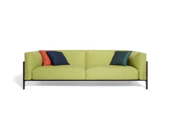 ポール・スミスが独自の色彩感覚とモダンな美学を融合したラグジュアリーファニチャーををミラノサローネで発表