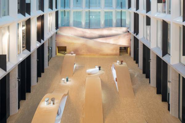 ロロ・ピアーナ・インテリアミラノサローネでラファエル・ナヴォのデザインによる新作家具を発表