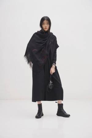 プレフォールのシックで遊びある端正なスタイルを完成、Y's 2022プレフォールコレクション