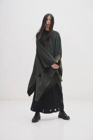 プレフォールのシックで遊びある端正なスタイルを完成、Y's 2022プレフォールコレクション