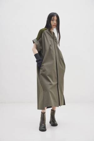 プレフォールのシックで遊びある端正なスタイルを完成、Y's 2022プレフォールコレクション