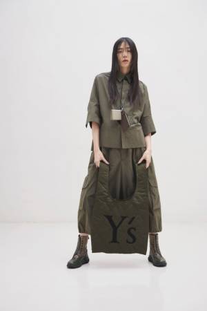 プレフォールのシックで遊びある端正なスタイルを完成、Y's 2022プレフォールコレクション