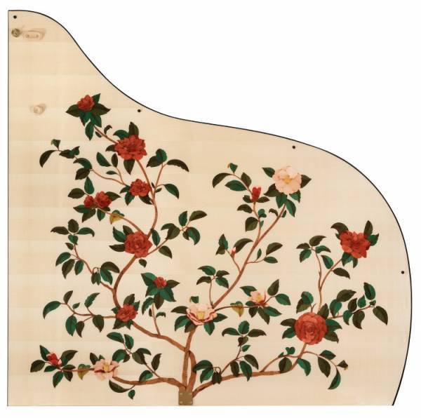 シェーンブルン宮殿の庭園に咲く椿を伝統的な象嵌細工で描き出した華やかなグランドピアノ、ベーゼンドルファー 「カメリア」