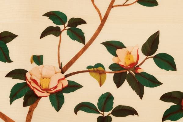 シェーンブルン宮殿の庭園に咲く椿を伝統的な象嵌細工で描き出した華やかなグランドピアノ、ベーゼンドルファー 「カメリア」