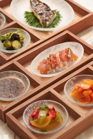 ルイ・ヴィトンがサントロペに季節限定のレストランをオープン。ミシュランスターシェフが芸術的演出を先導