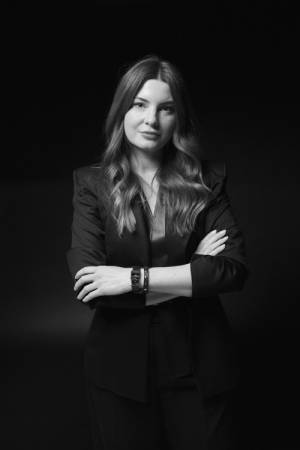 ロンジンからイヴォンヌ・ライムートとのコラボでスタイリッシュなアクセサリーへと変貌を遂げた「ドルチェヴィータ イヴィ」が登場