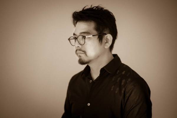 まるで水から掬いだしたような立体的で艶やかな金魚絵。日本橋三越本店で『深堀隆介展「金魚解禁 日本橋」』を開催