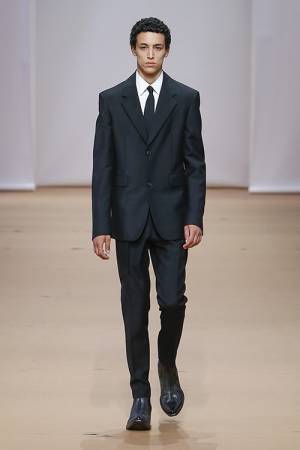 【ルック】プラダが2023 年春夏メンズコレクション ファッションショーをミラノで開催