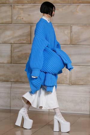 【ルック】マーク・ジェイコブス 2022年秋冬ランウェイショーがニューヨーク公共図書館で開催