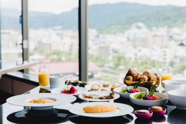 フォションホテル京都とパリ老舗フレグランスメゾン「CARON」がコラボしたスペシャルアフタヌーンティー＆ステイプラン