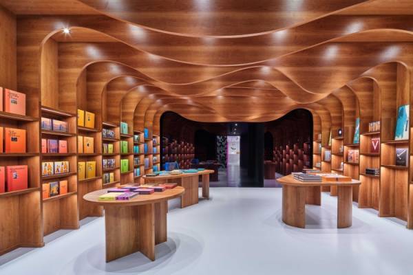 160余年におよぶルイ・ヴィトンの歴史を巡る旅。巡回展「SEE LV」が東京ミッドタウン 芝生広場で7月8日から開催