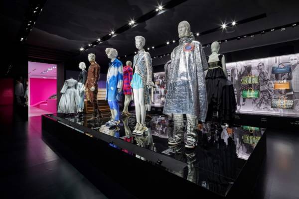 160余年におよぶルイ・ヴィトンの歴史を巡る旅。巡回展「SEE LV」が東京ミッドタウン 芝生広場で7月8日から開催