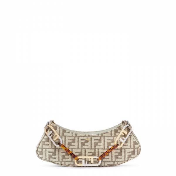 フェンディが瞬く間にメゾンの新たなシグネチャーとなった「オーロック」をレザーグッズへ昇華