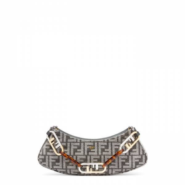 フェンディが瞬く間にメゾンの新たなシグネチャーとなった「オーロック」をレザーグッズへ昇華