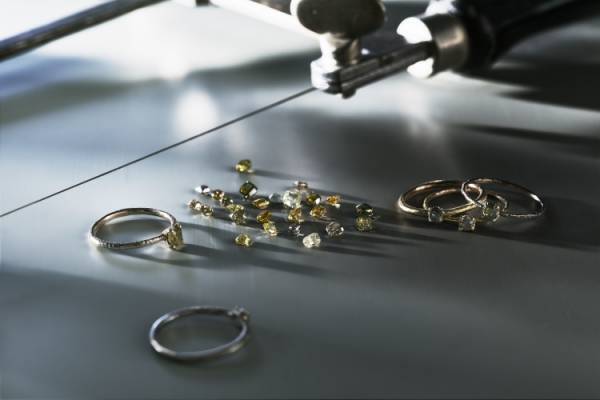 カラーダイヤや希少石のセミオーダーも。伊勢丹新宿店で、装いを引き立てるジュエリー＜ノグチ＞のポップアップストアを開催