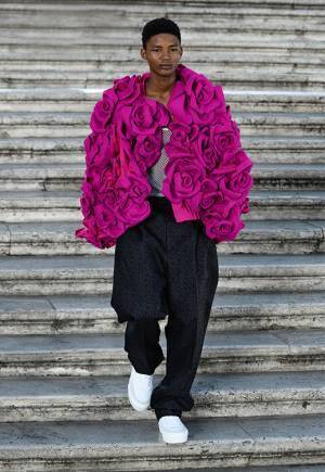 【ルック】ヴァレンティノが2022-23年秋冬コレクション「VALENTINO THE BEGINNING」を創業の地ローマで発表