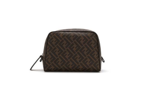 フェンディからレザーグッズに関するメゾンの深い知識とサヴォアフェールを表現する「フェンディ クラシック」が登場