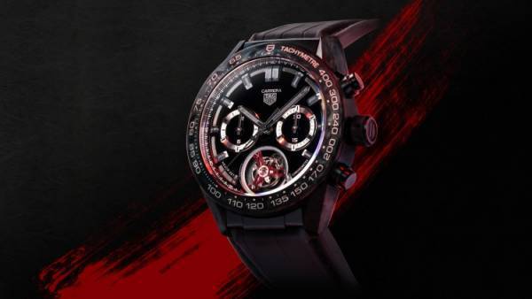 タグ・ホイヤーの「カレラ」にジャパンリミテッドエディションが登場。ブラックを基調としたデザインにレッドをアクセントカラーに採用