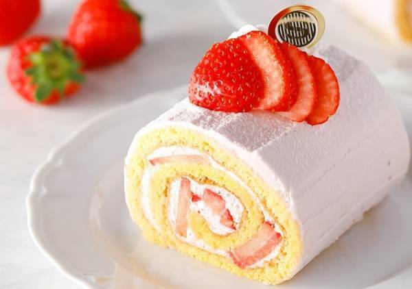 資生堂パーラー 銀座本店ショップ限定のロールケーキが登場! 資生堂パーラー専用ハウスで採れた夏秋いちご「恋姫」を使用