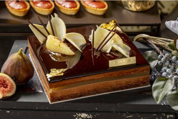 コンラッド東京で「ゴシック・ハロウィン・スイーツビュッフェ」を開催。絢爛たる装いのスイーツとセイボリーがハロウィンを演出