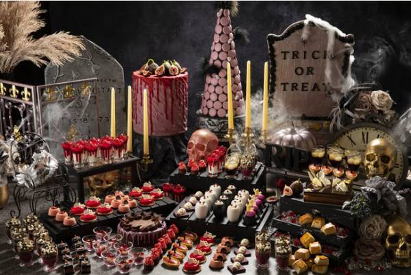 コンラッド東京で「ゴシック・ハロウィン・スイーツビュッフェ」を開催。絢爛たる装いのスイーツとセイボリーがハロウィンを演出