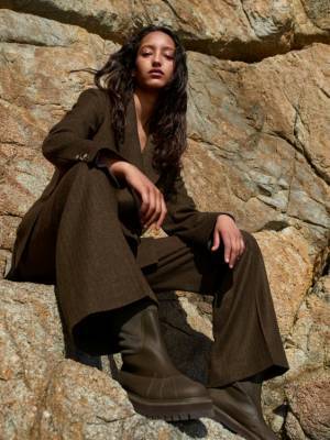 ロロ・ピアーナが2022-23 秋冬の広告キャンペーンを発表。マリオ・ソレンティによる力強いポートレートが印象的